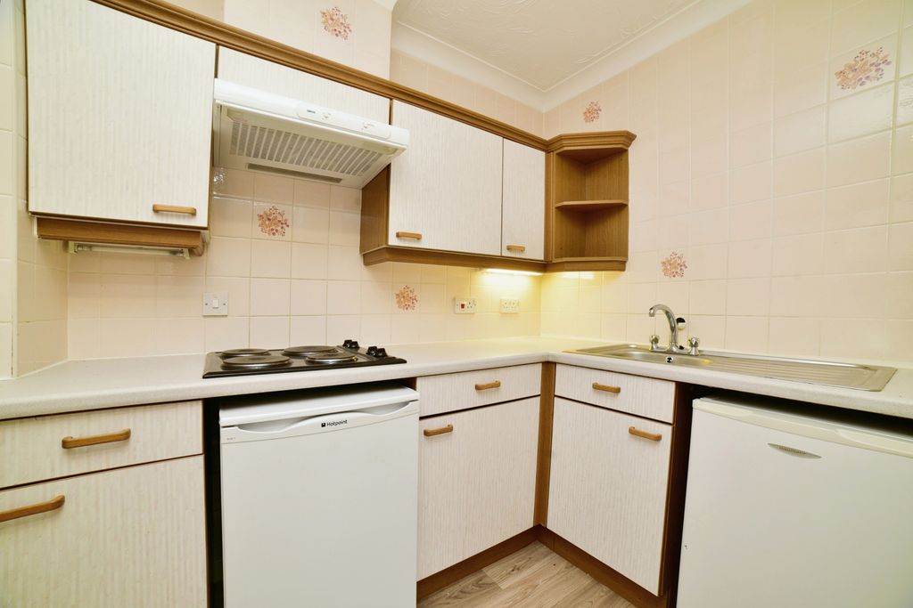 Property photo 3 of 14 Kitchen