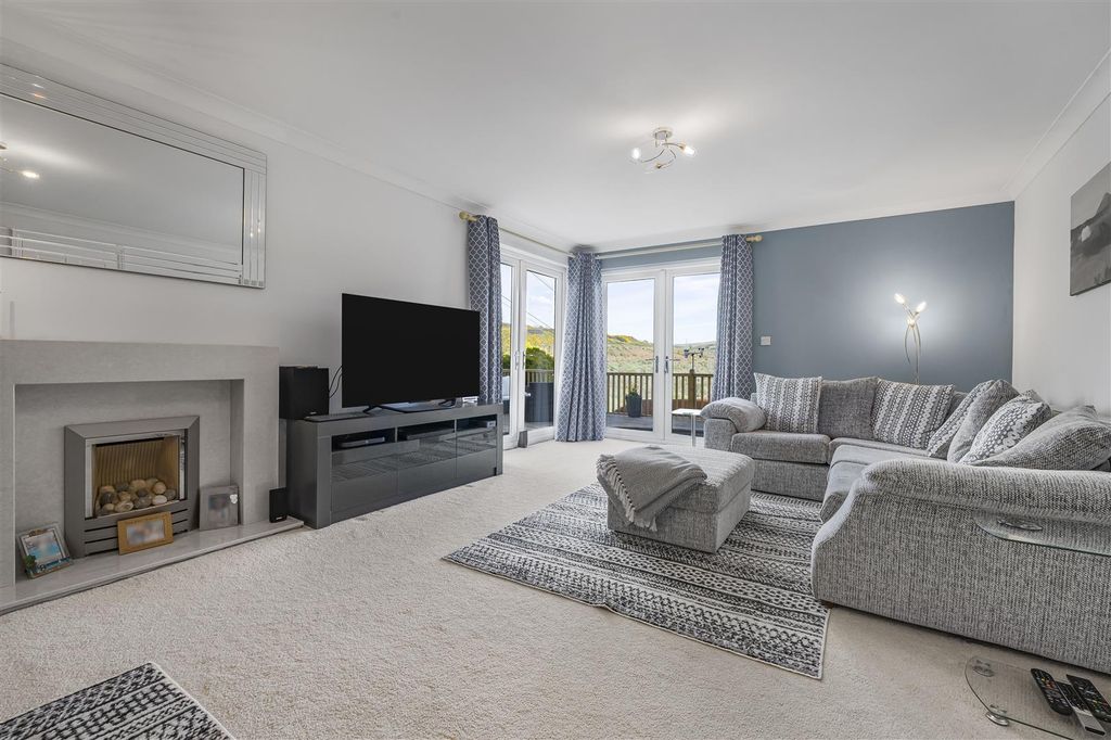 Property photo 2 of 38