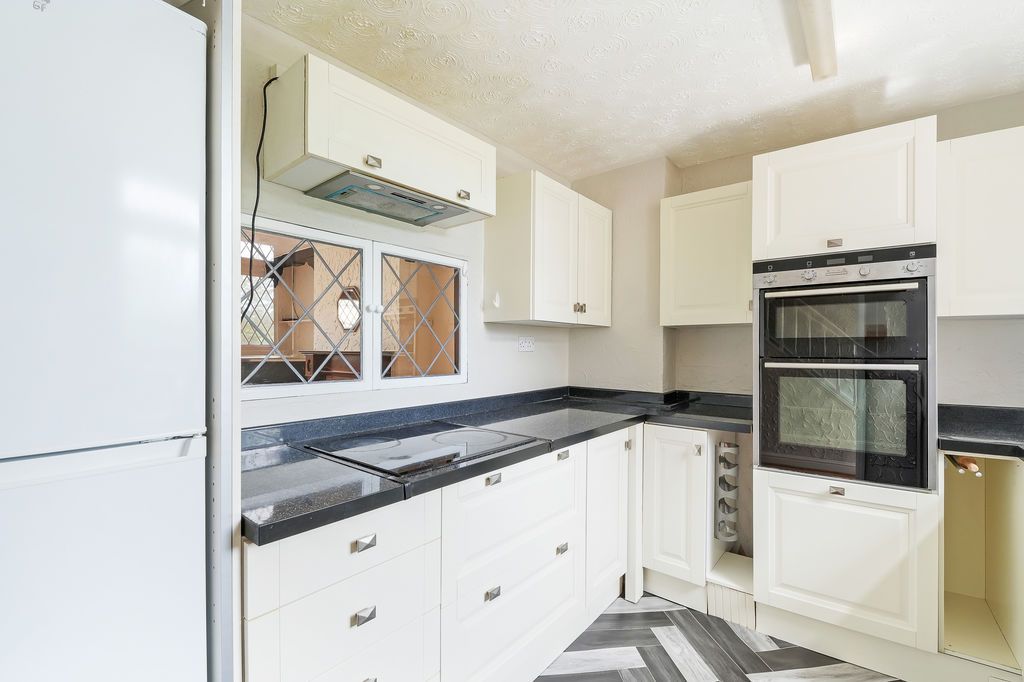 Property photo 1 of 19 Kitchen