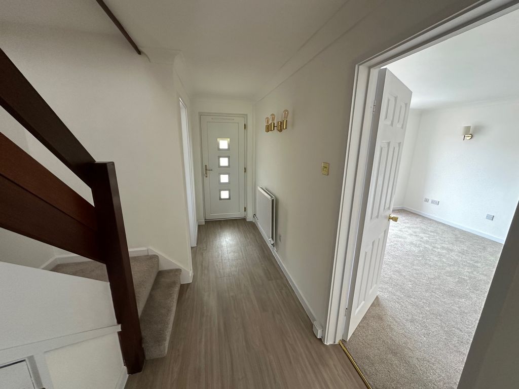 Property photo 2 of 18 Hallway