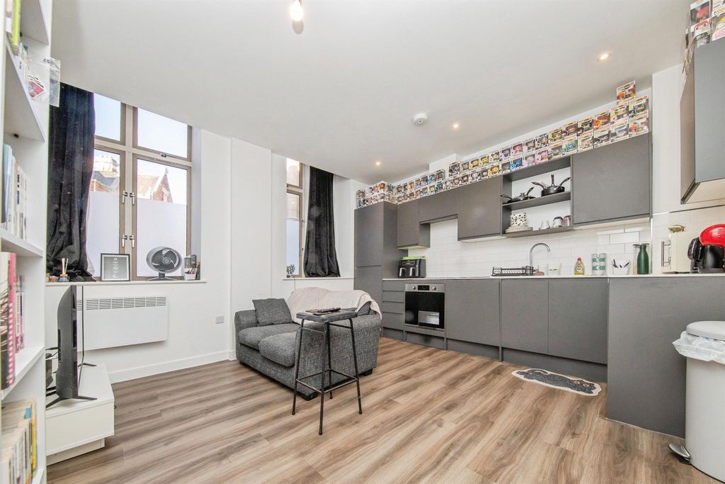 Property photo 2 of 6