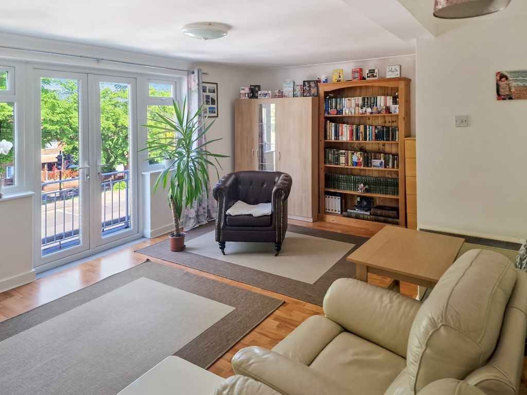 Property photo 1 of 10 Living Room