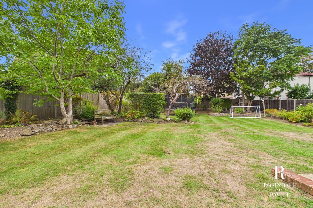 Property photo 2 of 27