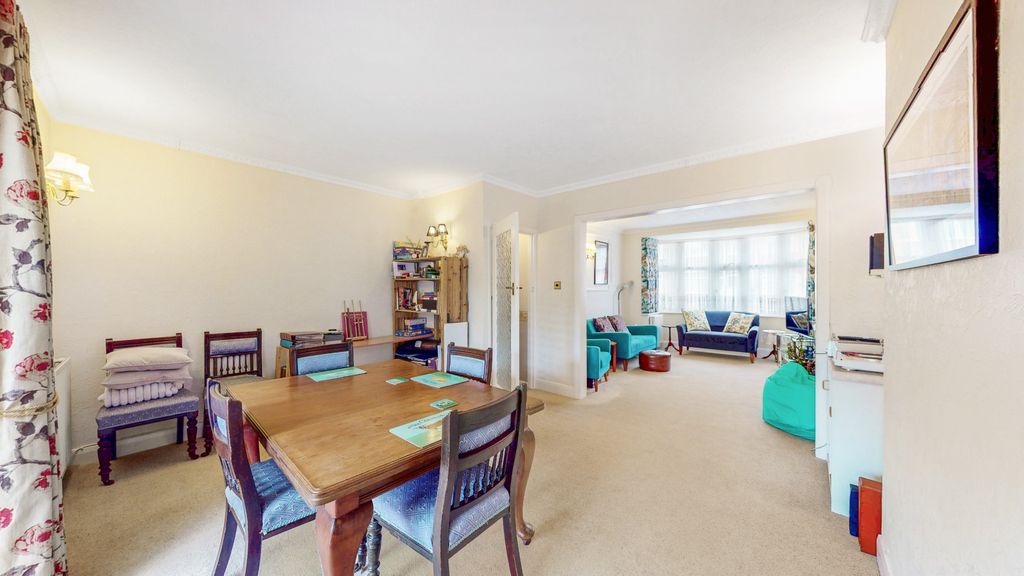 Property photo 3 of 19 5062443