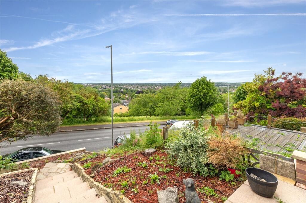Property photo 2 of 32