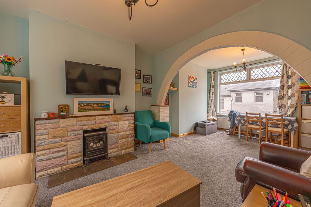 Property photo 3 of 21