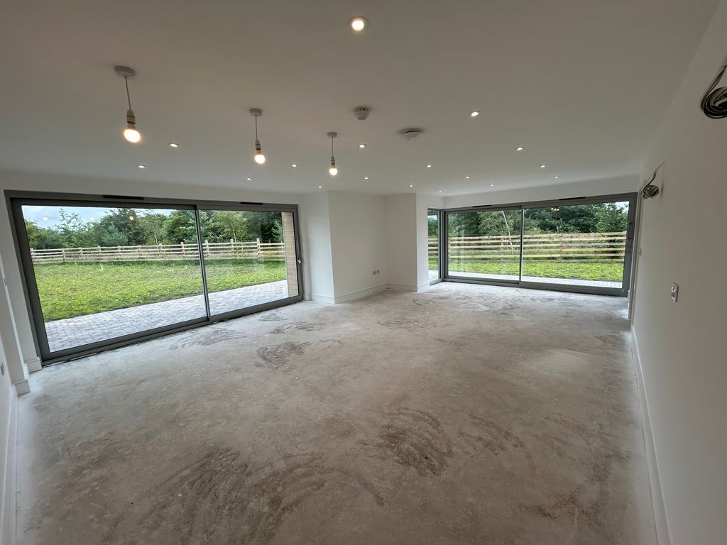 Property photo 3 of 11
