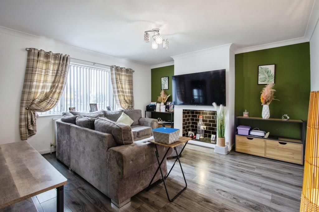 Property photo 3 of 9 Bedroom 1