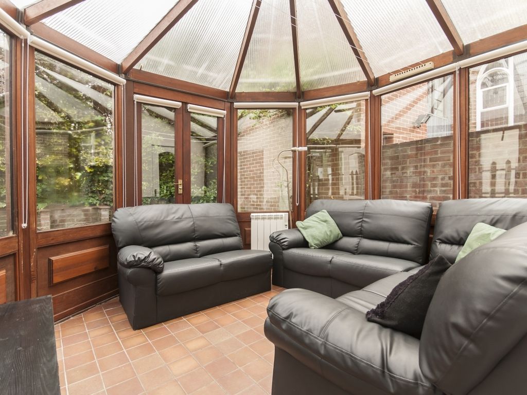 Property photo 3 of 11 Conservatory