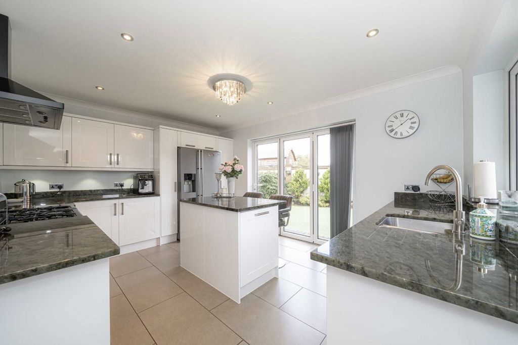 Property photo 3 of 9