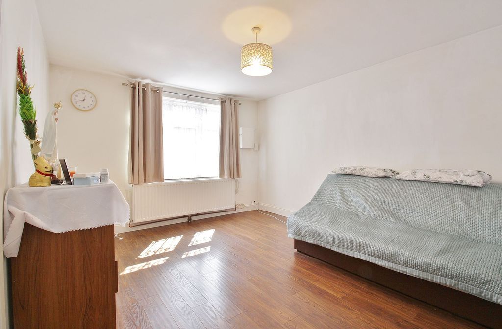 Property photo 3 of 12