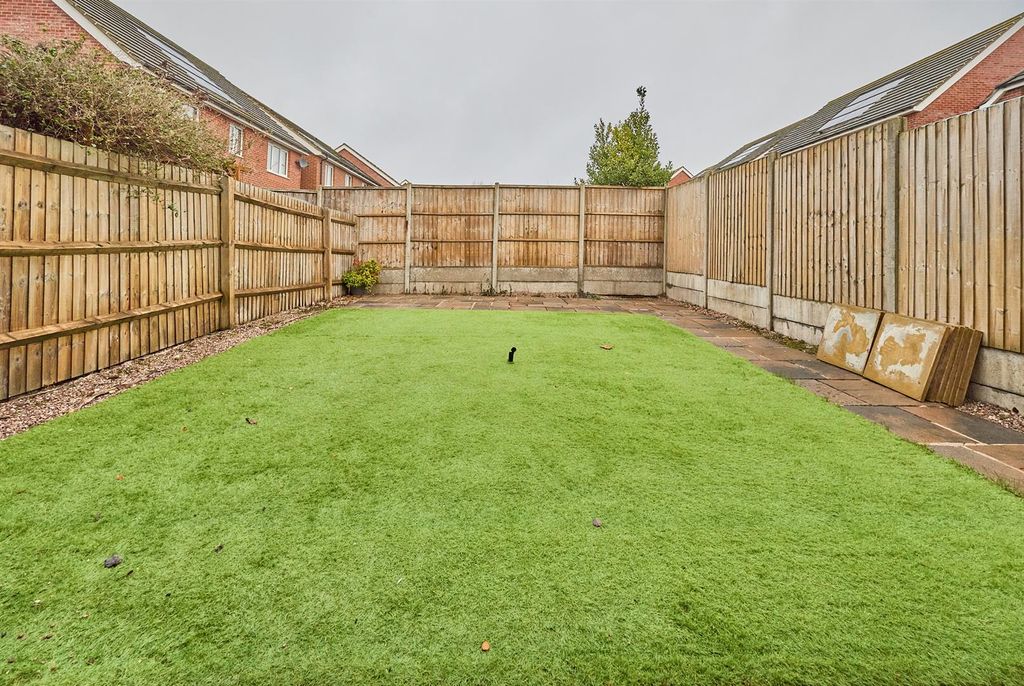 Property photo 3 of 11 Outside