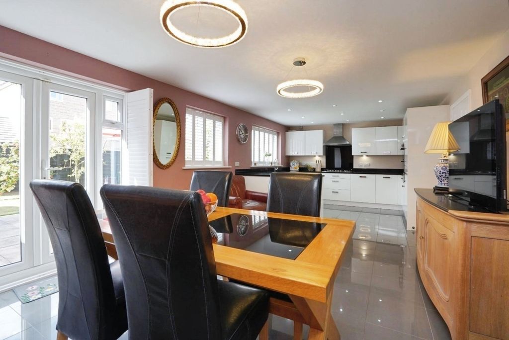 Property photo 3 of 31 Pbox-Img.Jpg