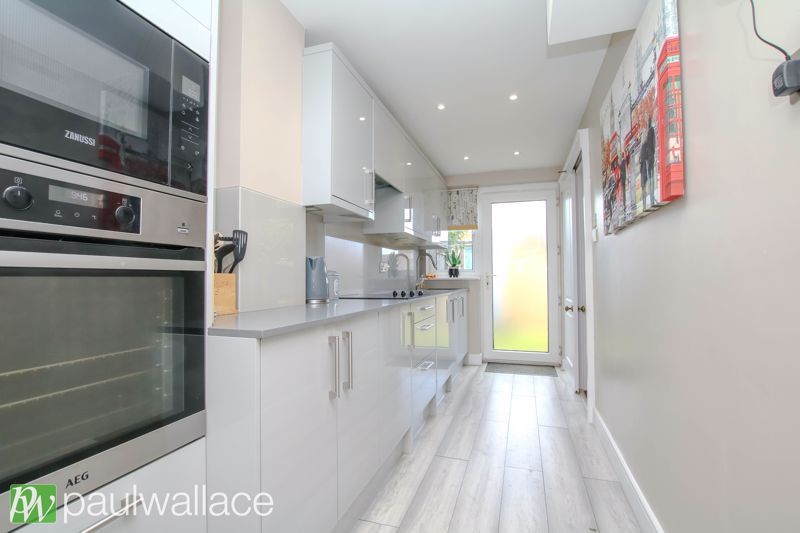 Property photo 3 of 11 Kitchen