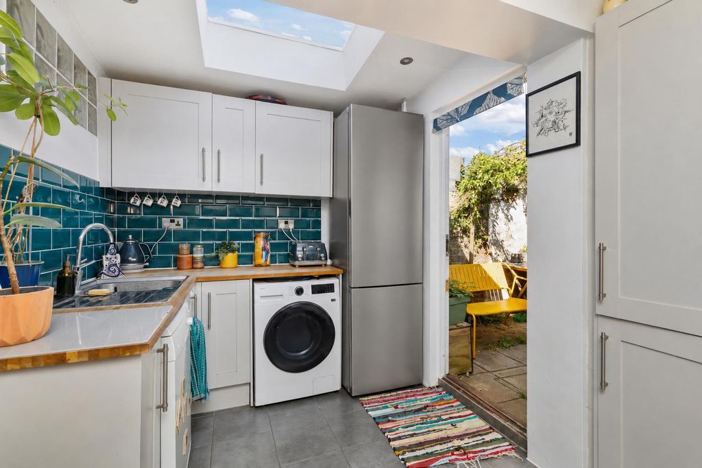 Property photo 1 of 9 Kitchen.Png