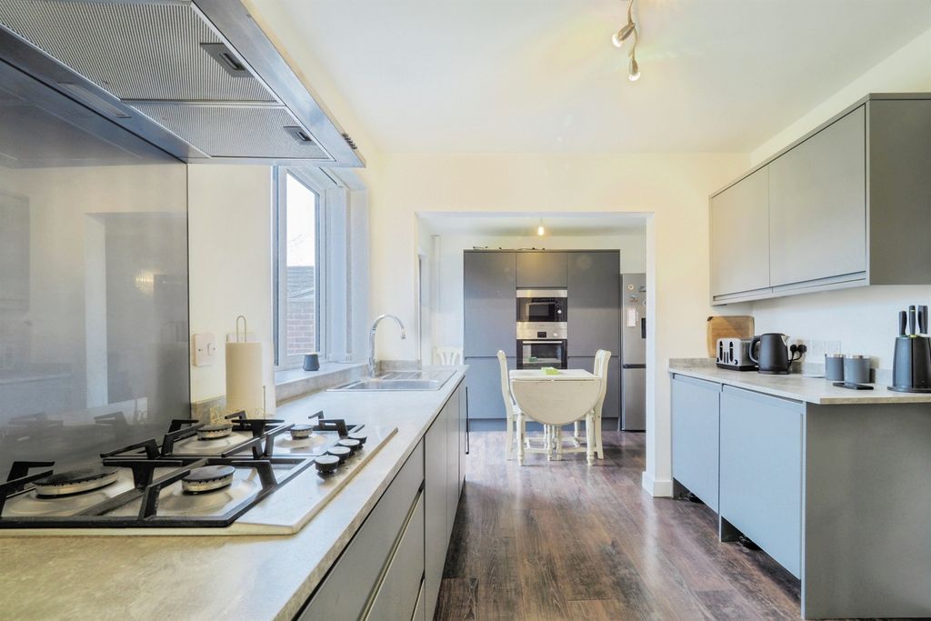 Property photo 3 of 22 Kitchen/Breakfast Room