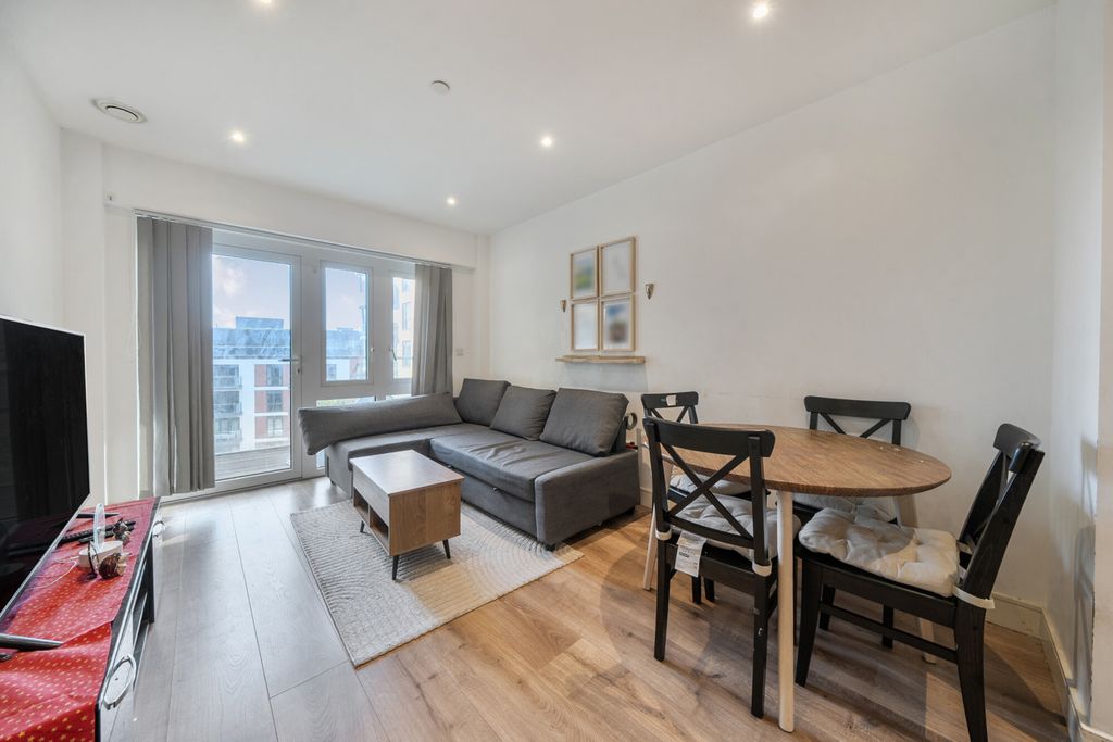 Property photo 2 of 15 1448098-7-69E9E05...