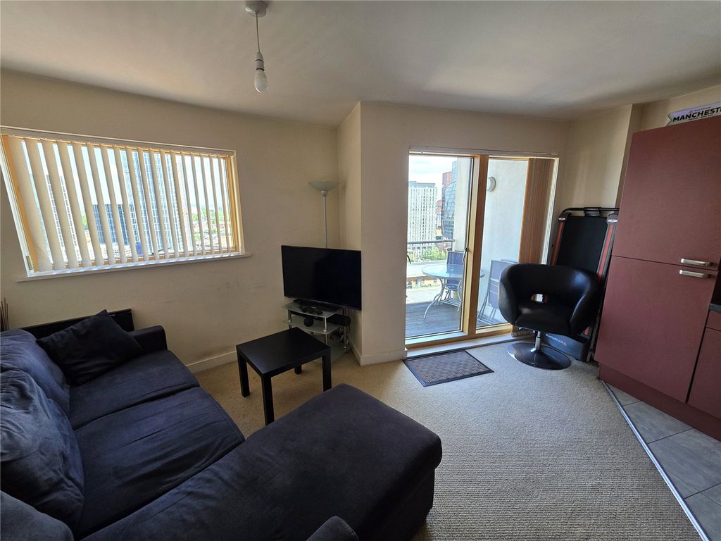 Property photo 3 of 11 Living Room
