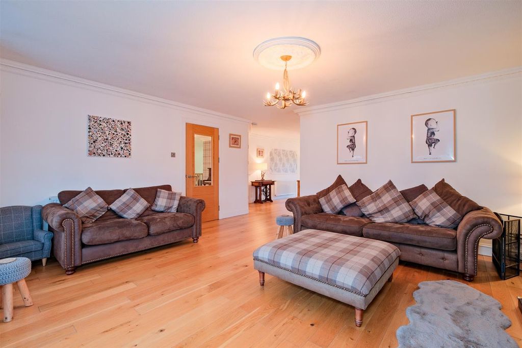 Property photo 3 of 32