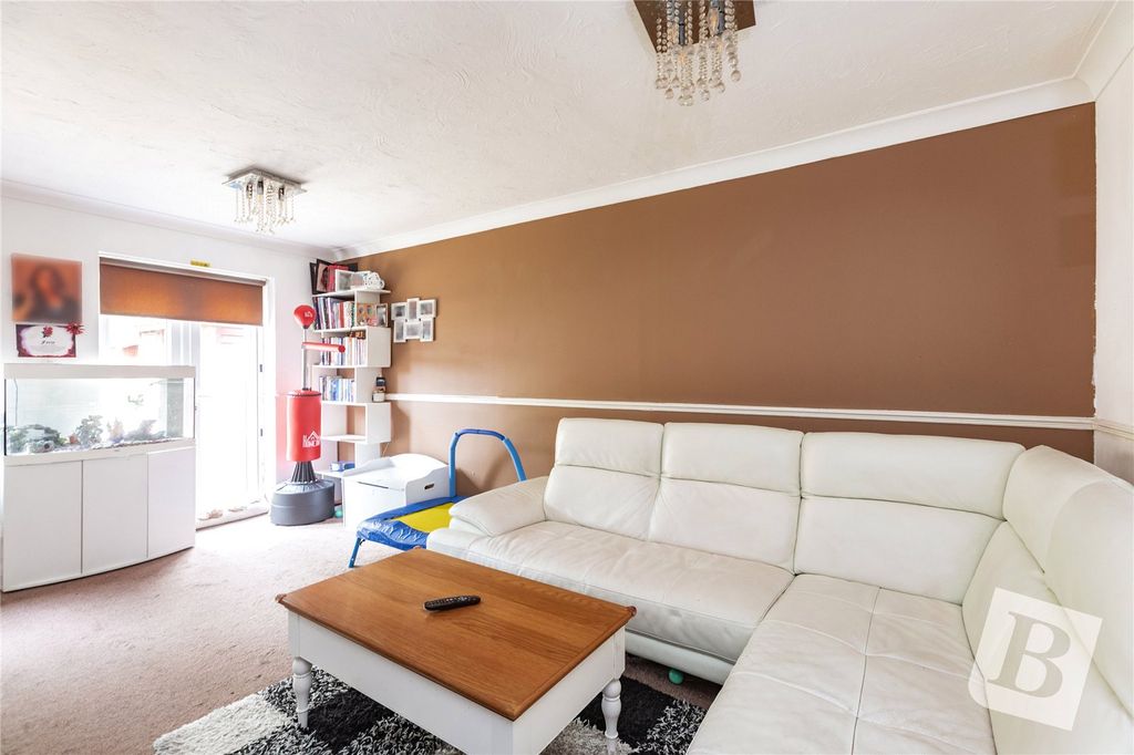 Property photo 3 of 16 Lounge