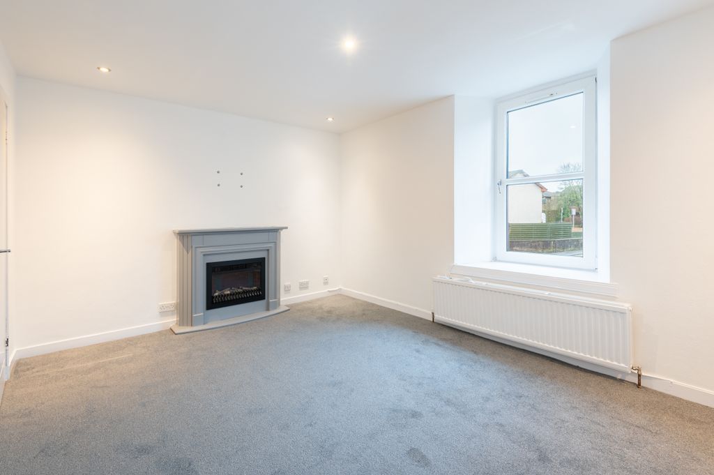 Property photo 2 of 25