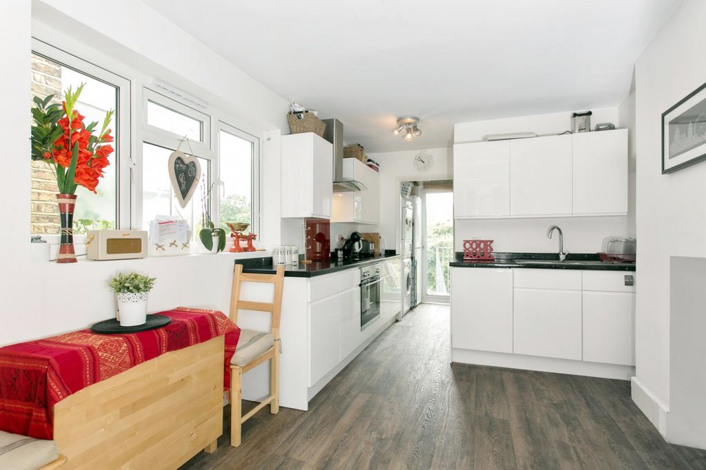 Property photo 2 of 5 Kitchen (Main)