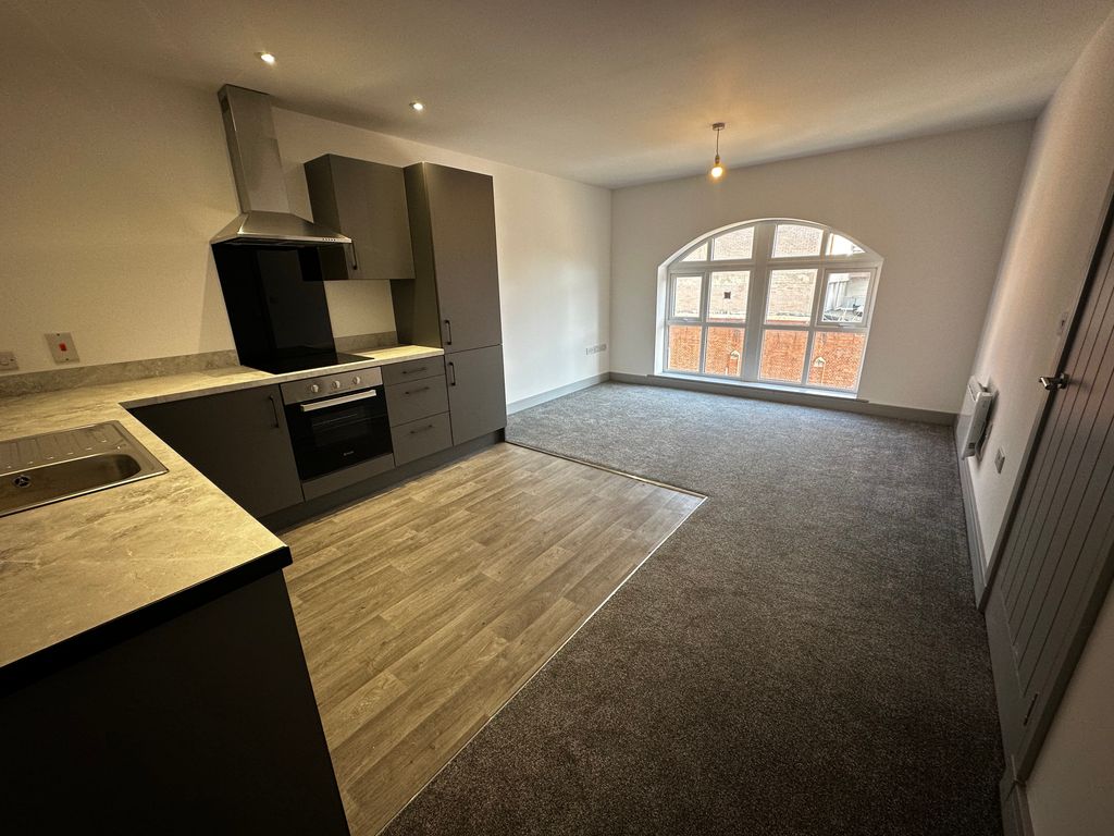 Property photo 3 of 10 Bedroom 1