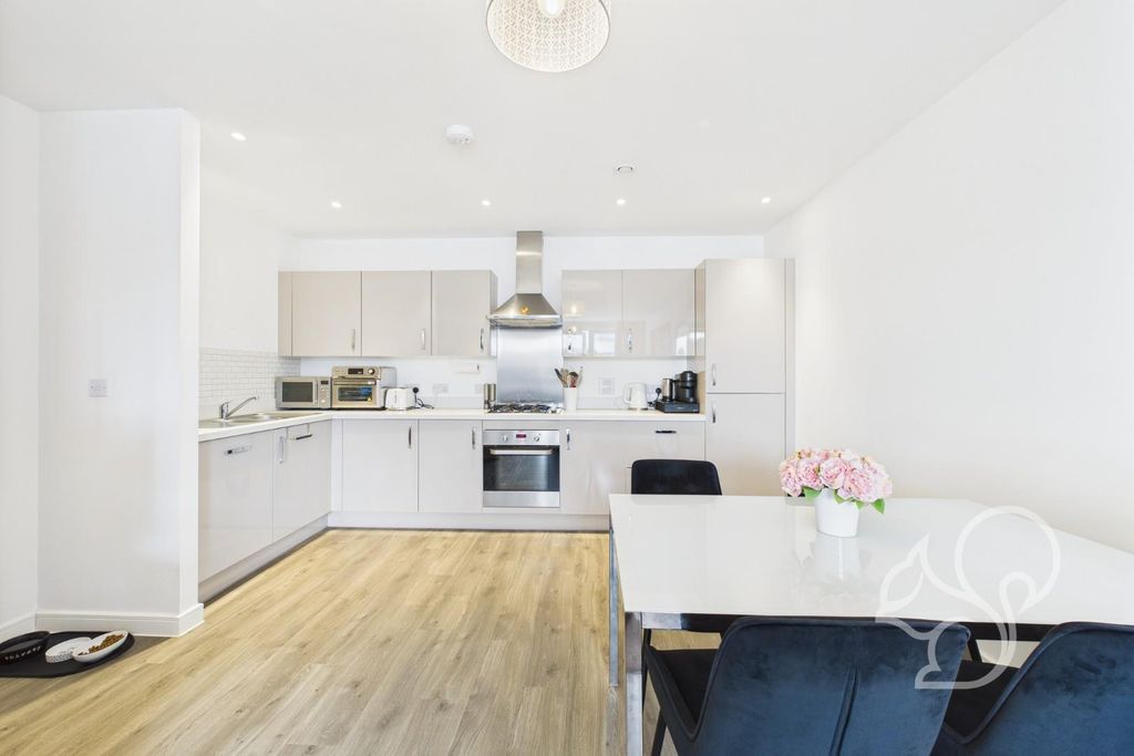 Property photo 2 of 17 Cam05287G0-Pr0082-Still021.Jpg