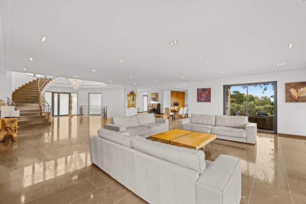 Property photo 3 of 7