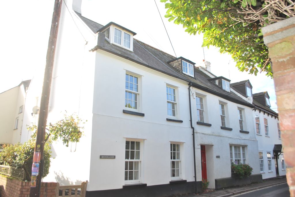 Property photo 1 of 7 Front