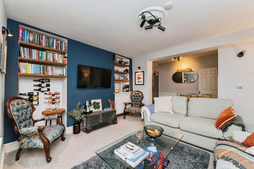 Property photo 3 of 10 Pbox-Img.Jpg