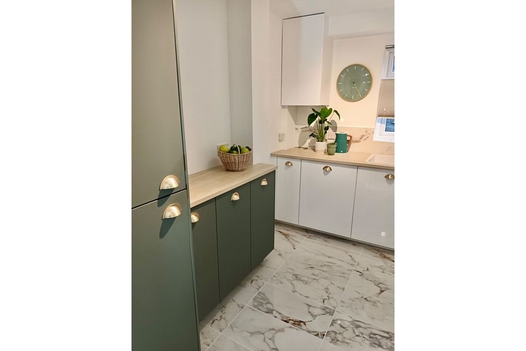 Property photo 3 of 19 Kitchen