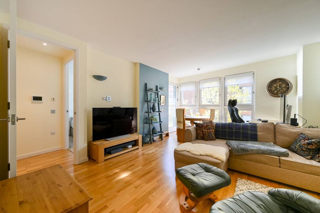 Property photo 2 of 11