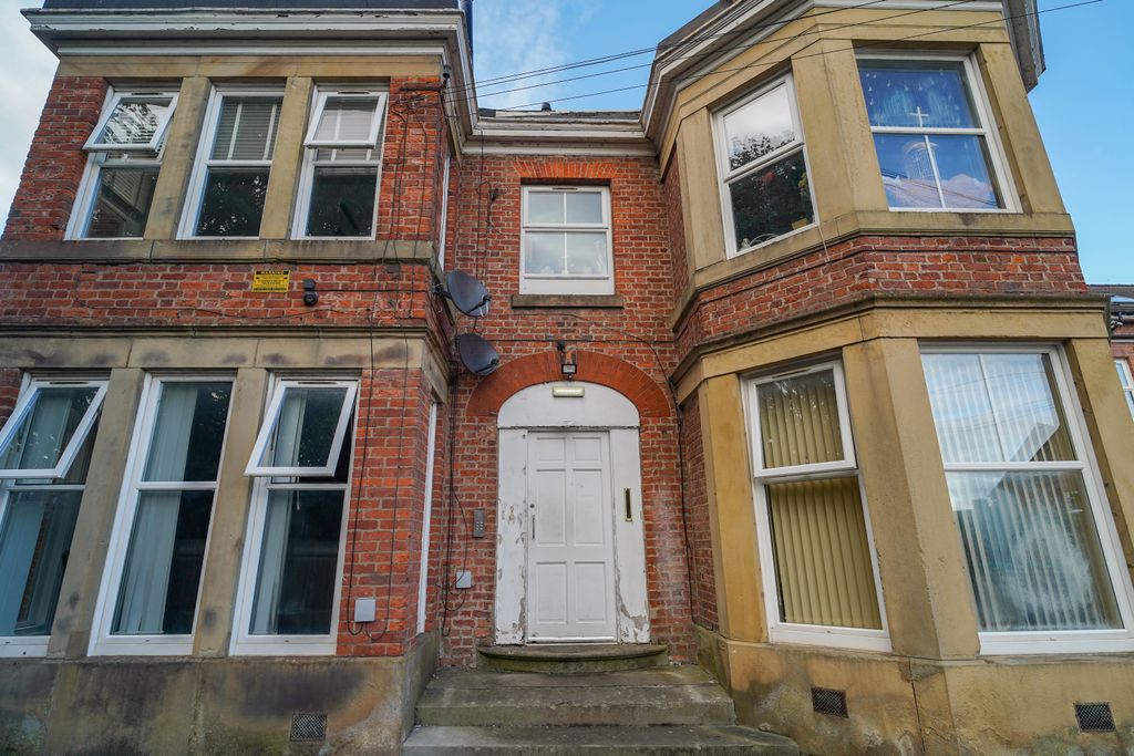 Property photo 1 of 24