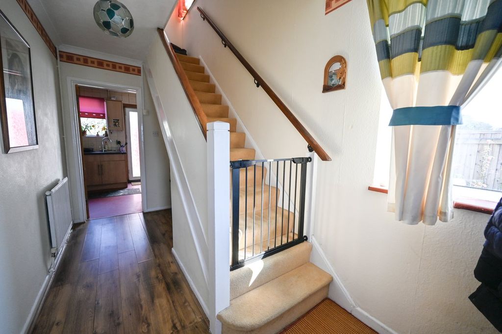 Property photo 2 of 25