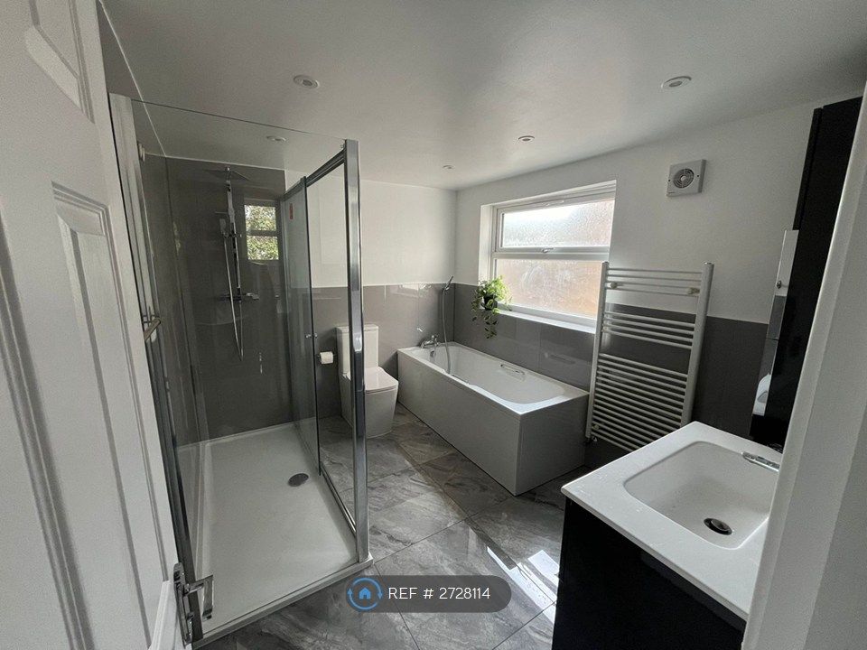 Property photo 2 of 10 Bathroom