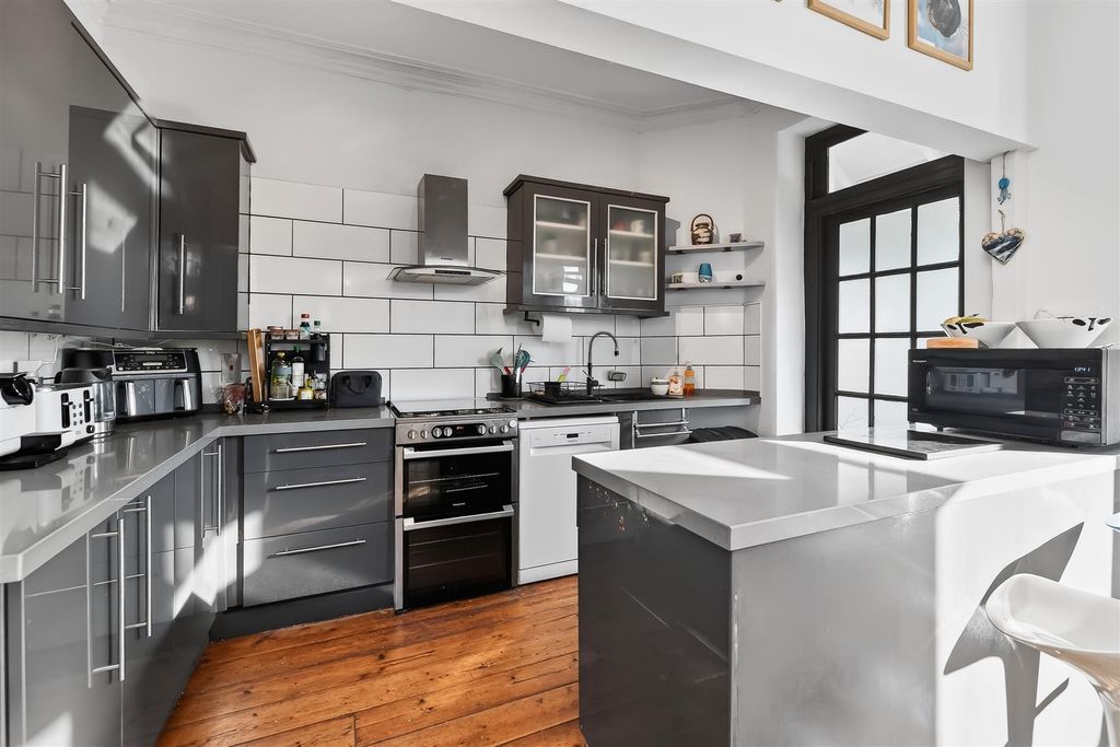 Property photo 3 of 24 Kitchen