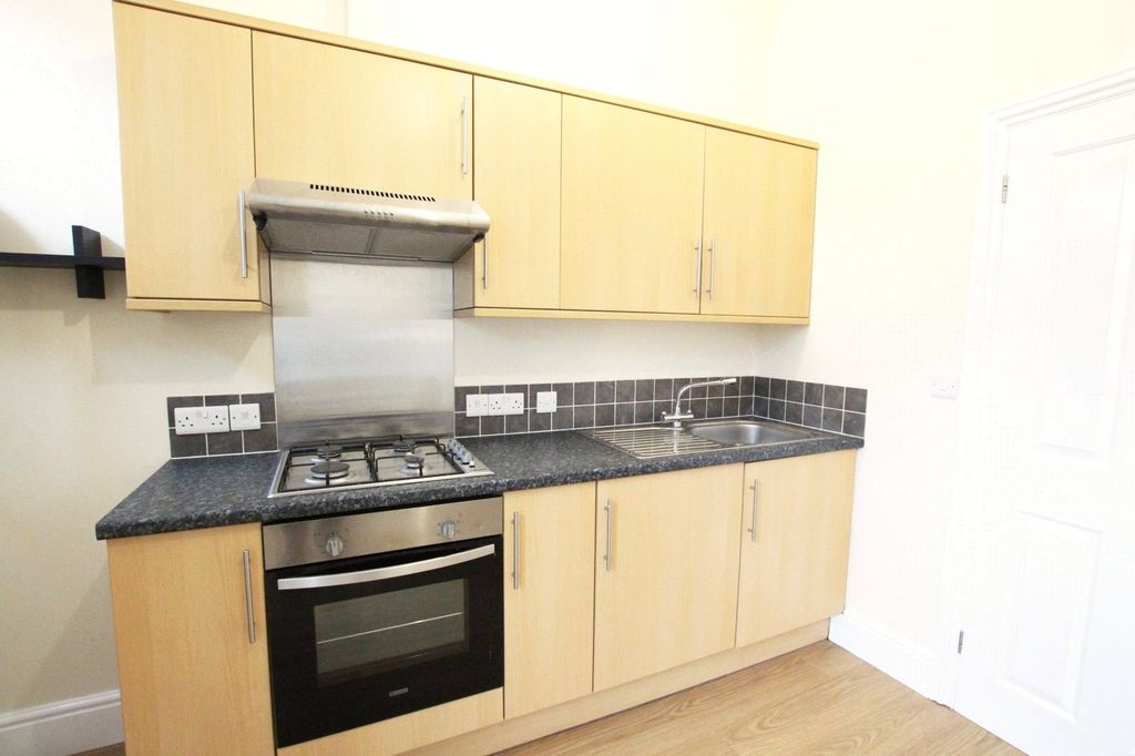 Property photo 3 of 4 Kitchenette