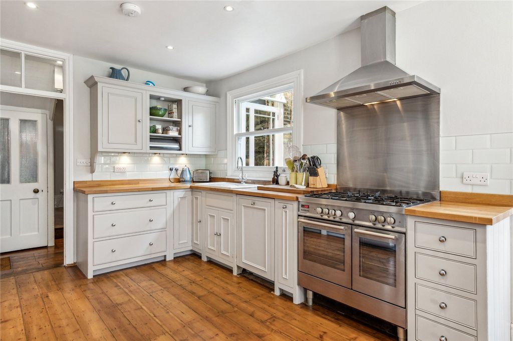 Property photo 3 of 14 Kitchen