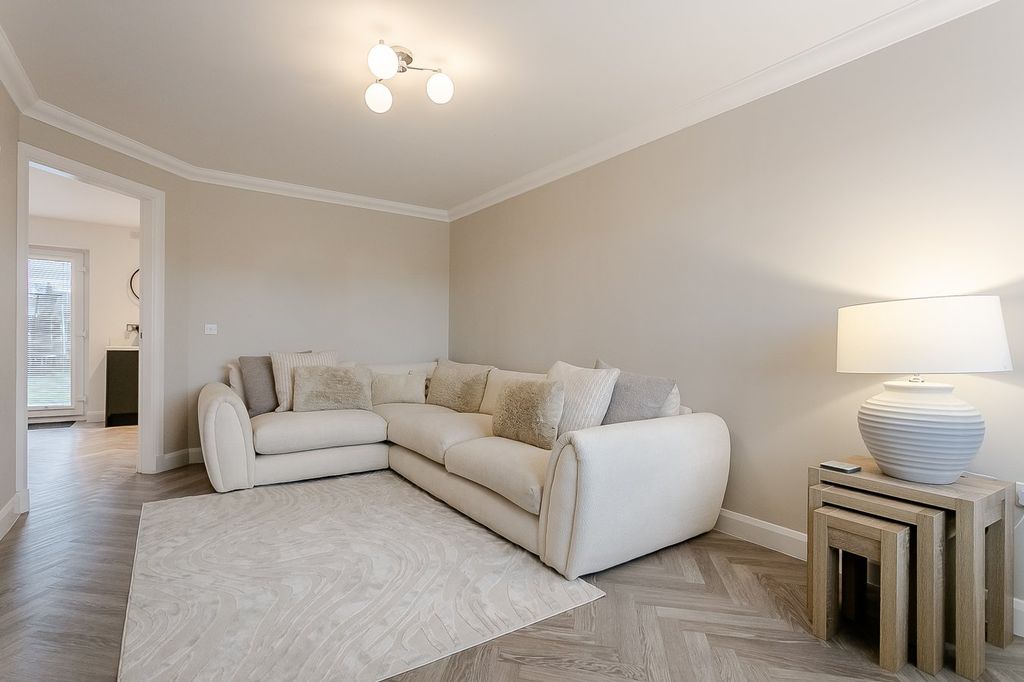 Property photo 2 of 34