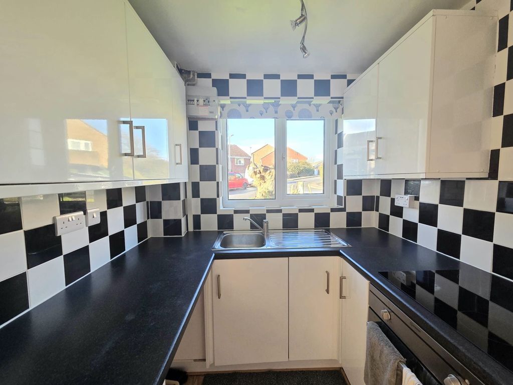 Property photo 3 of 5 Kitchen