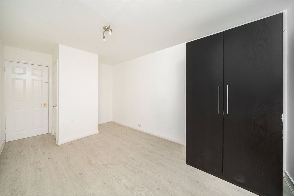 Property photo 3 of 5 Bedroom