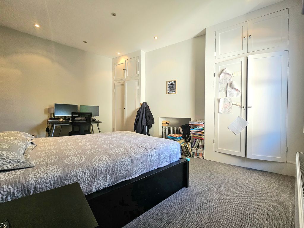 Property photo 3 of 18 3