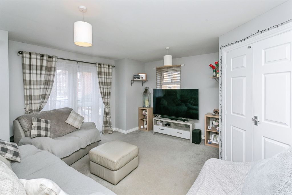 Property photo 3 of 14