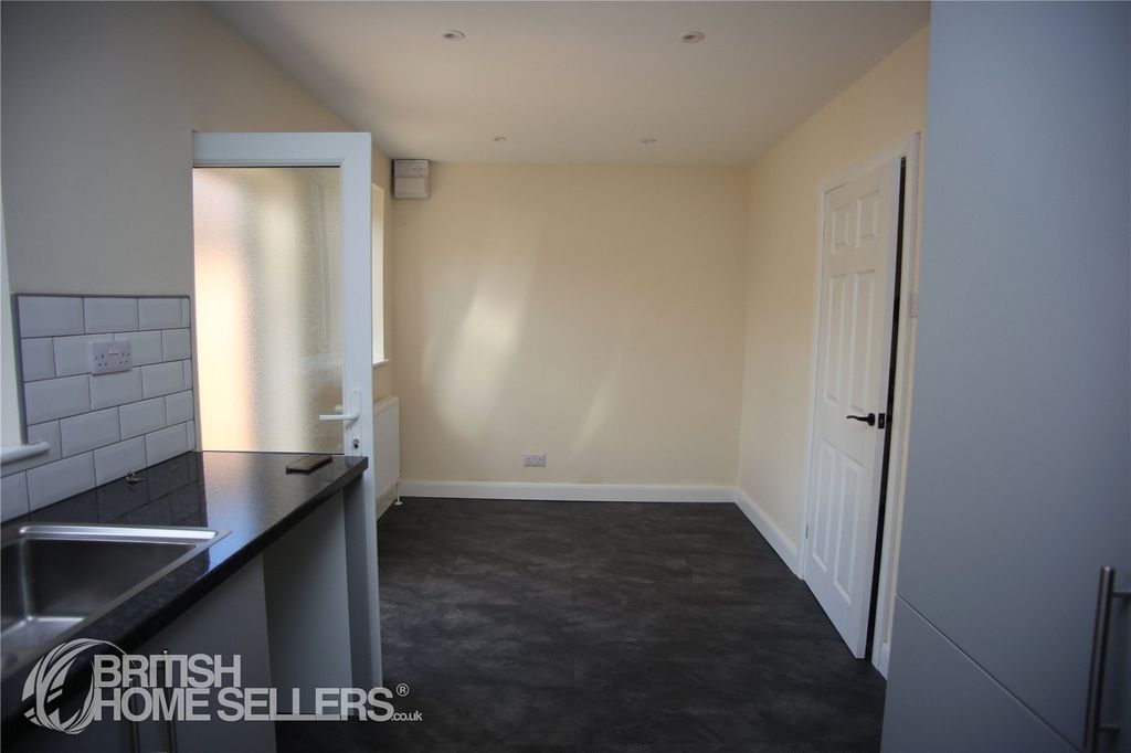 Property photo 3 of 16 Picture No. 10