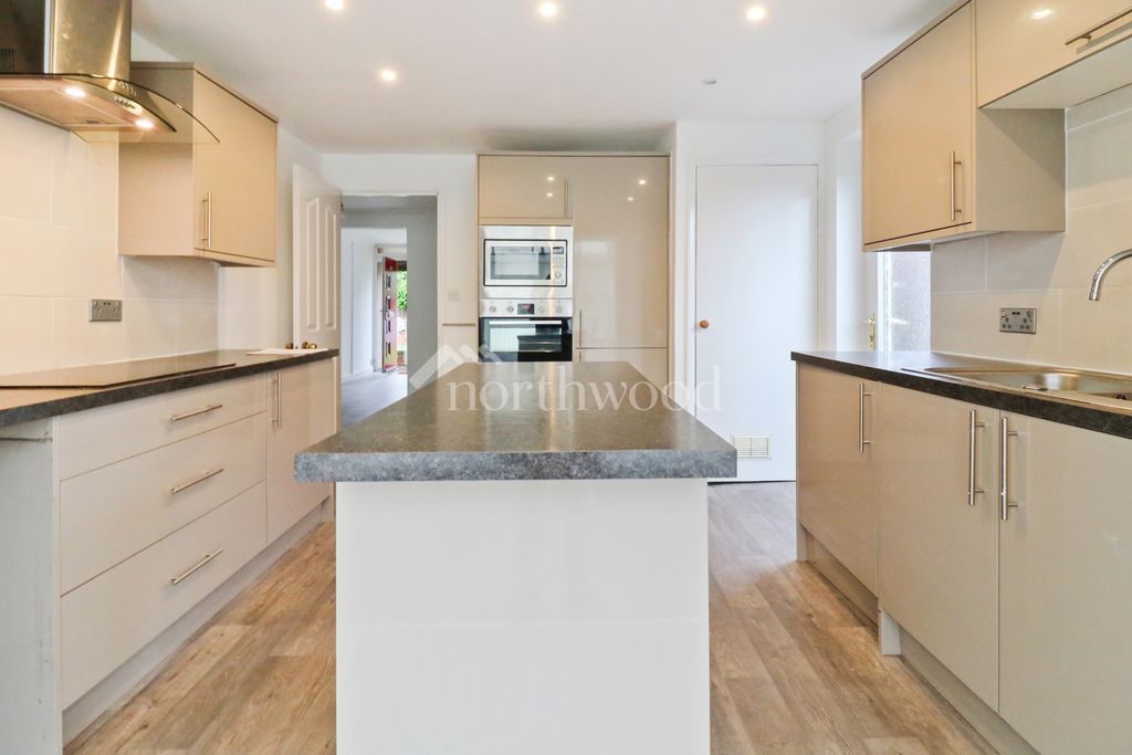 Property photo 3 of 26