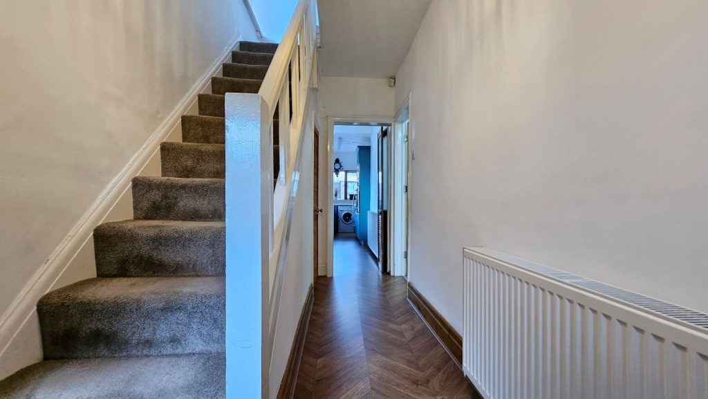 Property photo 3 of 31 2