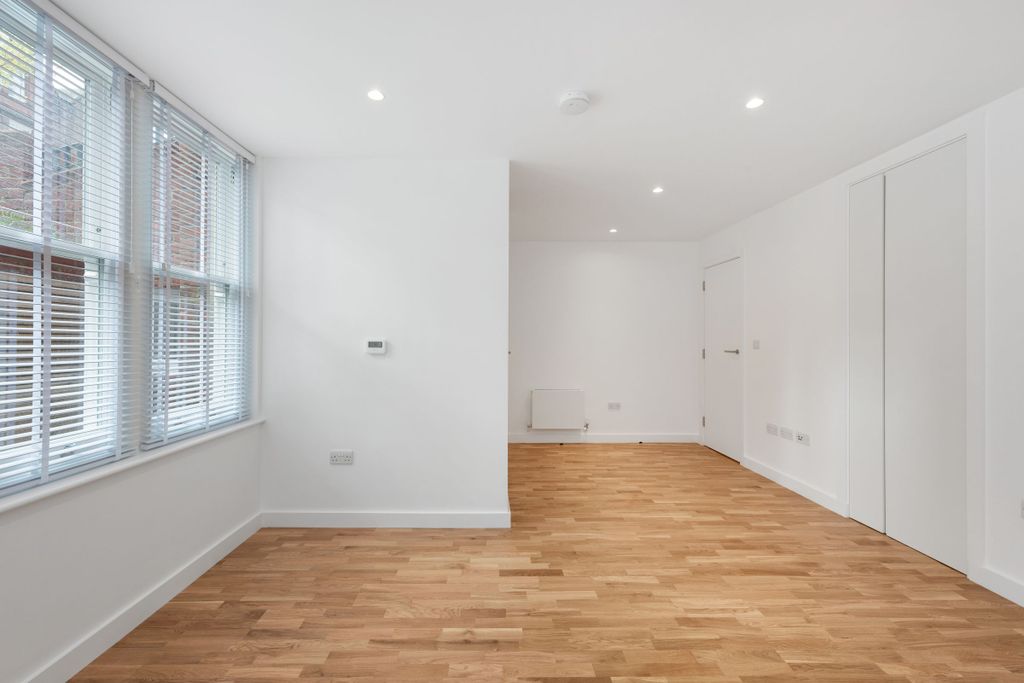 Property photo 3 of 10 Lounge