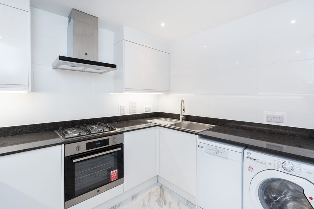 Property photo 3 of 7 Kitchen