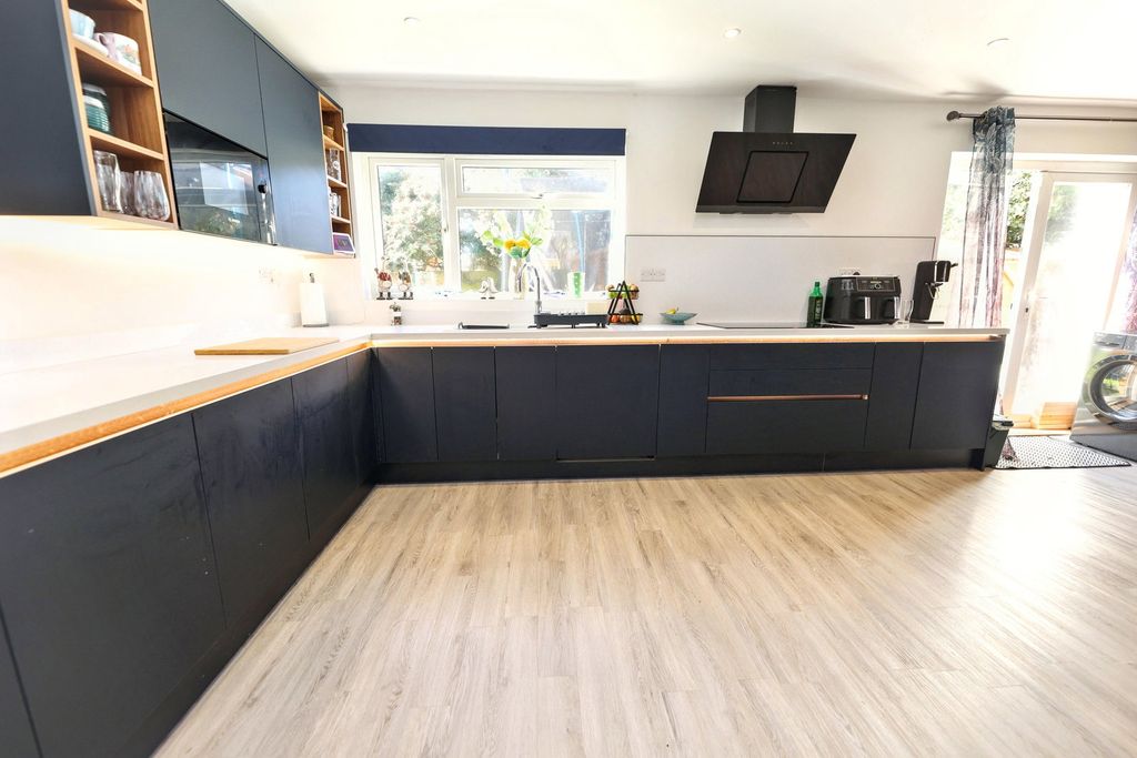 Additional image 4 of 6 bed detached house for saleSt. Pauls Road, Clacton-On-Sea CO15